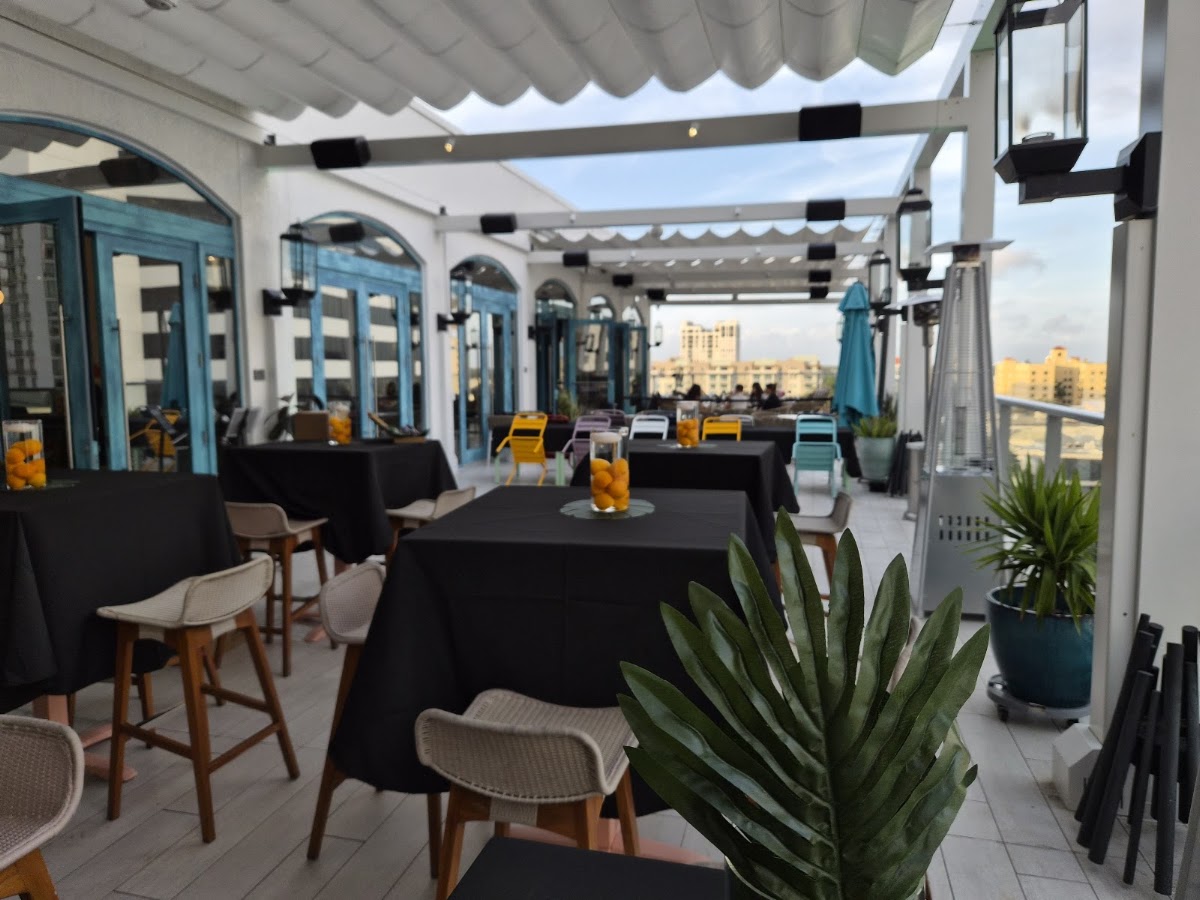 Cane & Barrel Rooftop Bar — photo 5