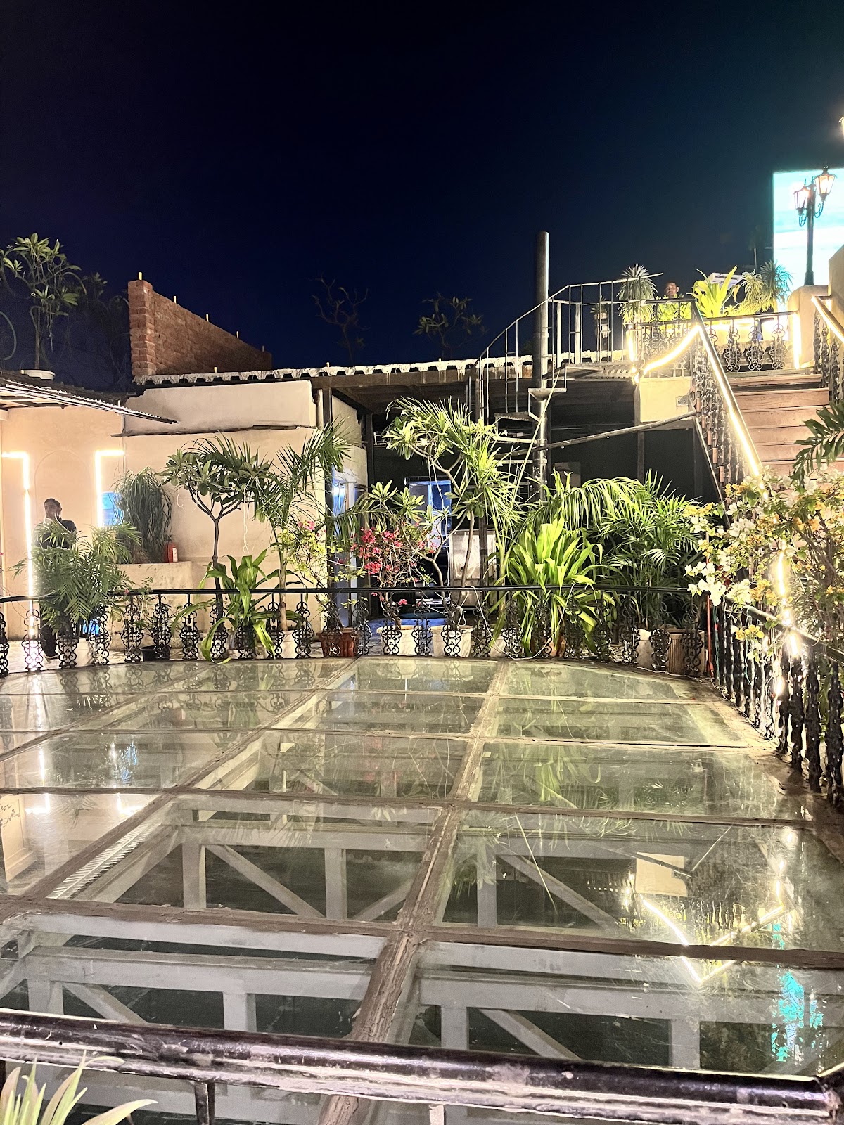SKYZA Rooftop Lounge — photo 5