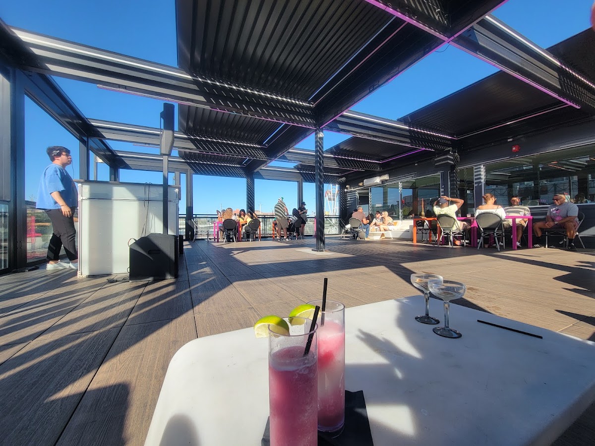 Sunset Rooftop Lounge — photo 5