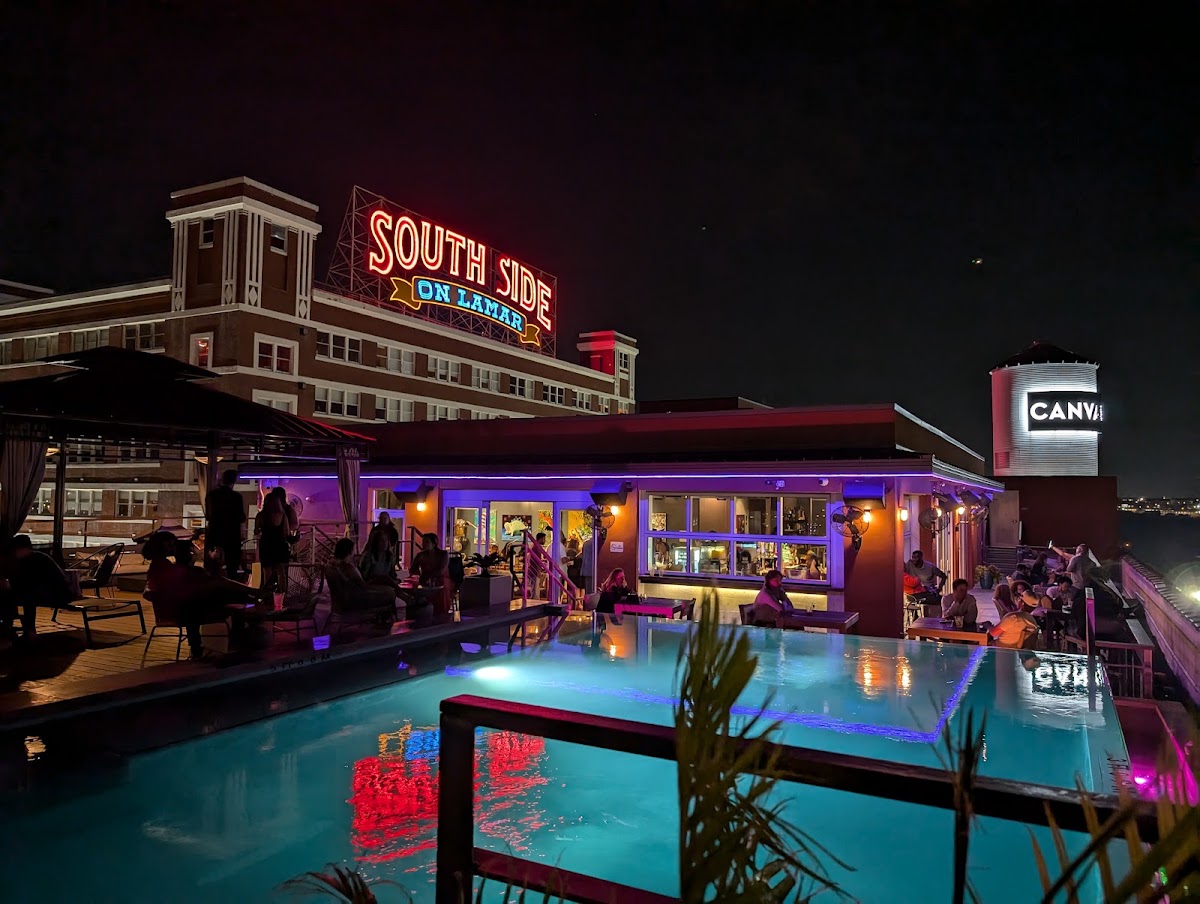 Gallery Rooftop Lounge — photo 5