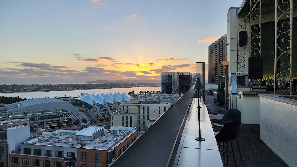Altitude Sky Lounge — photo 5