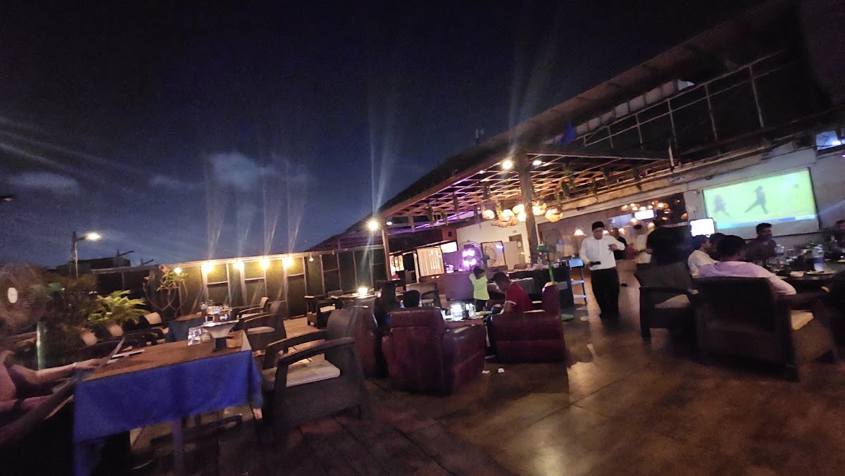 Upper Deck Sky Lounge — photo 5