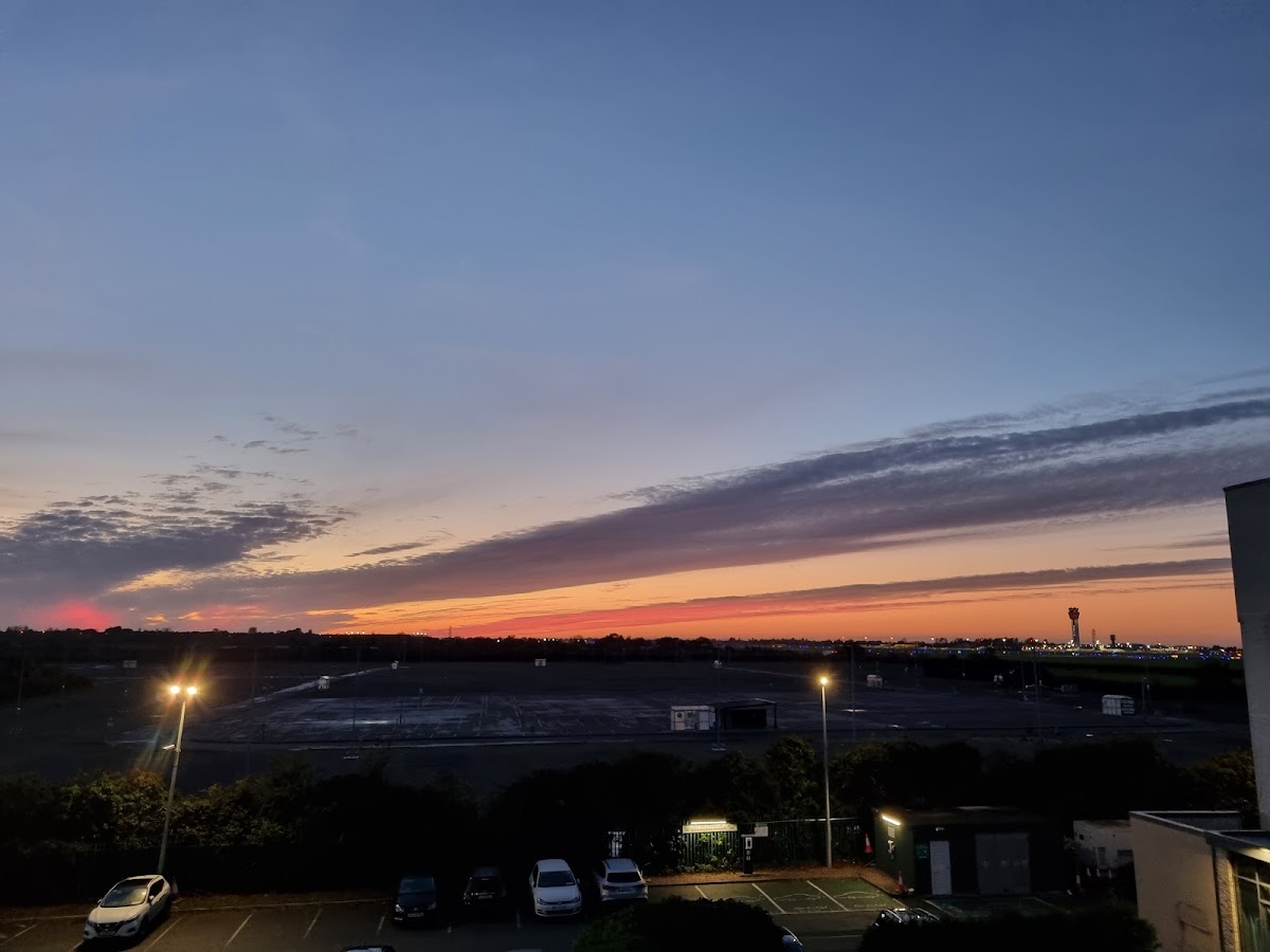 Runway 28 Rooftop Bar & Restaurant — photo 5