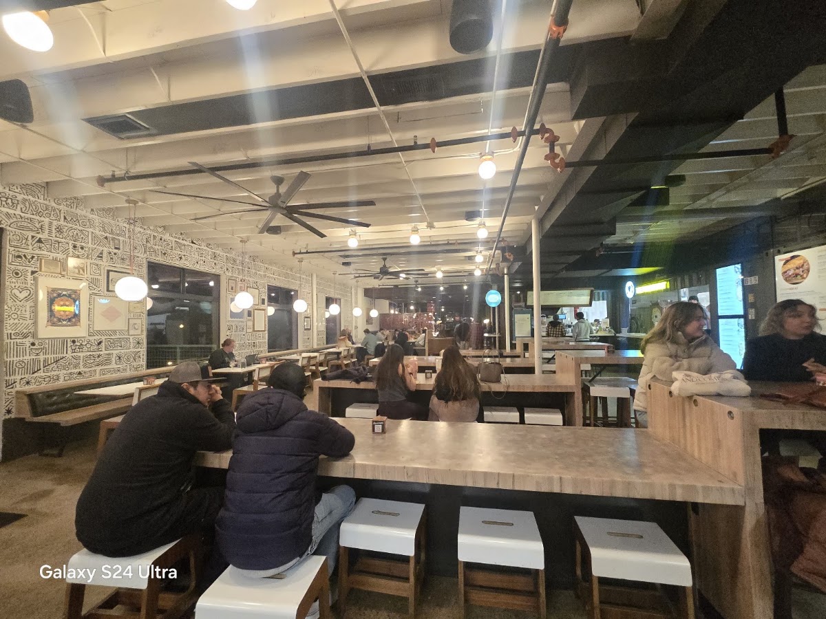 Avanti Food & Beverage — photo 6