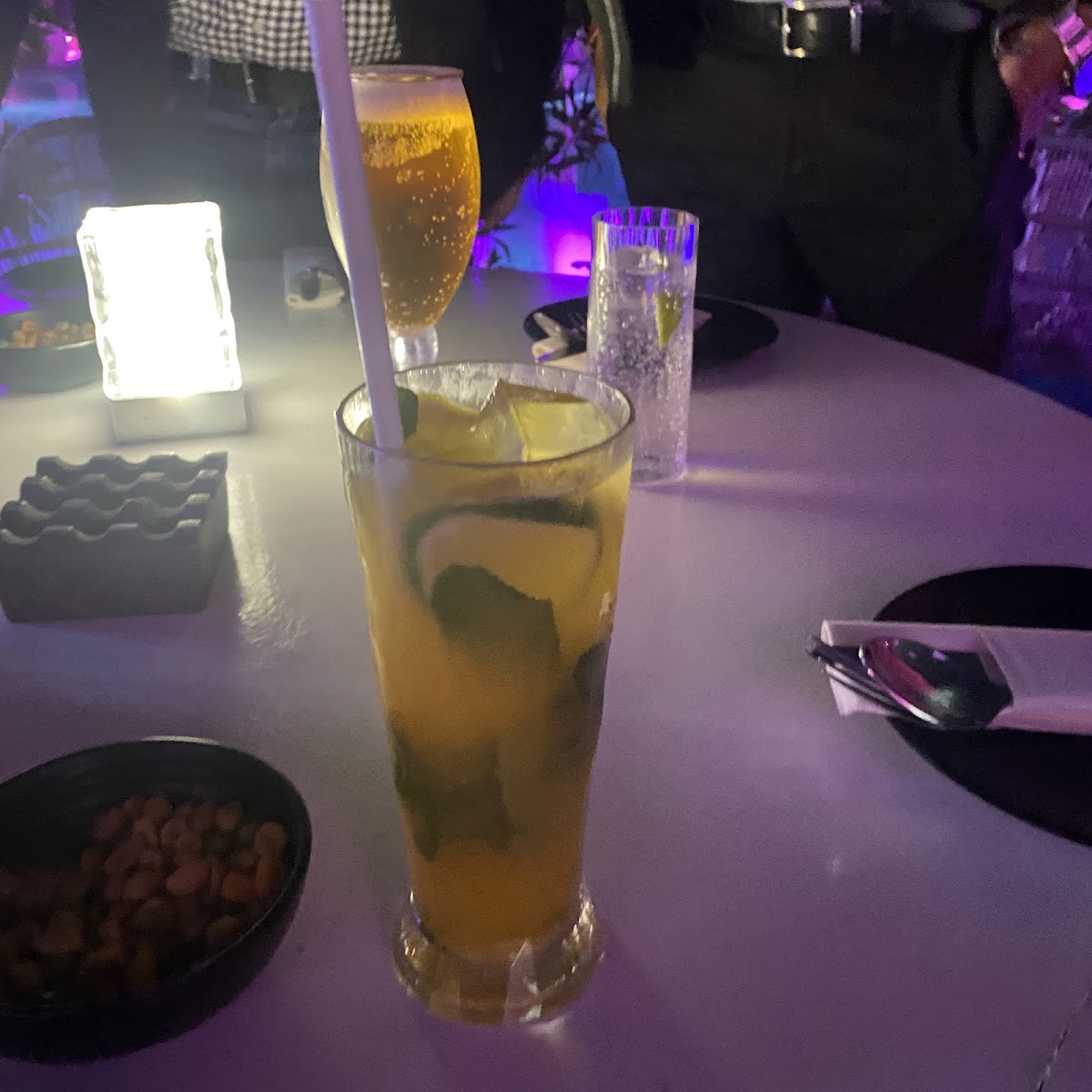 Estrellas Rooftop Lounge - Best Rooftop Lounge Dubai — photo 6