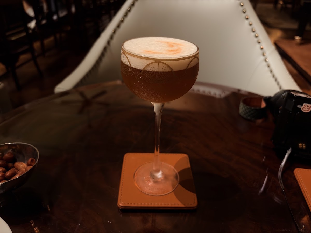 The Long Bar at the Waldorf Astoria — photo 6