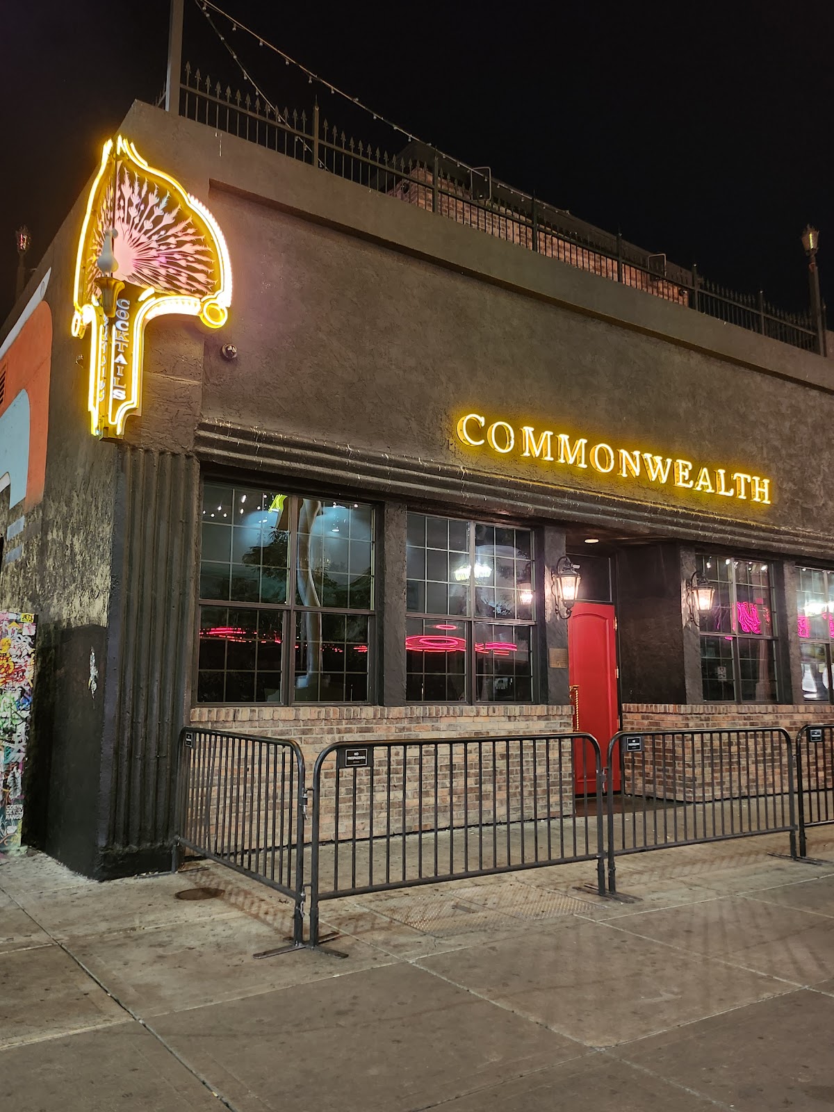Commonwealth — photo 6
