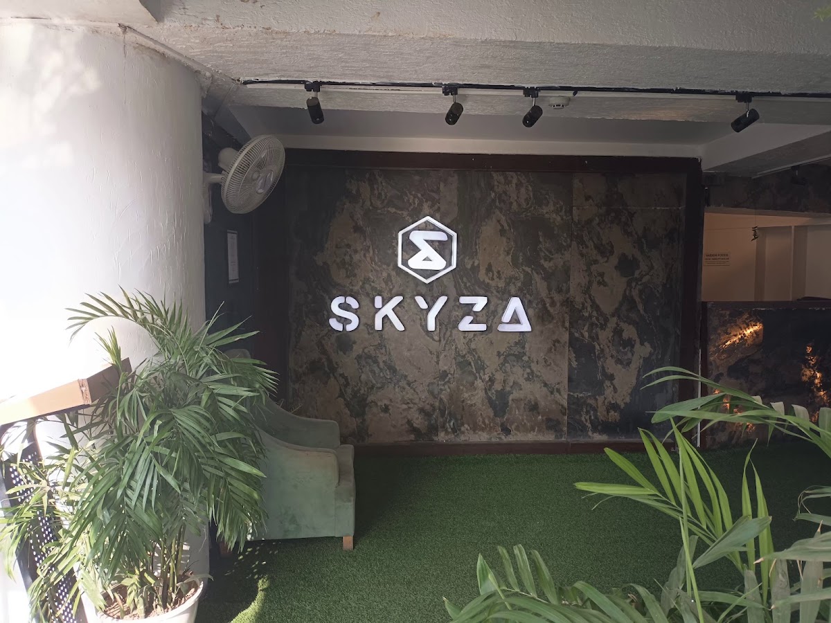 SKYZA Rooftop Lounge — photo 6