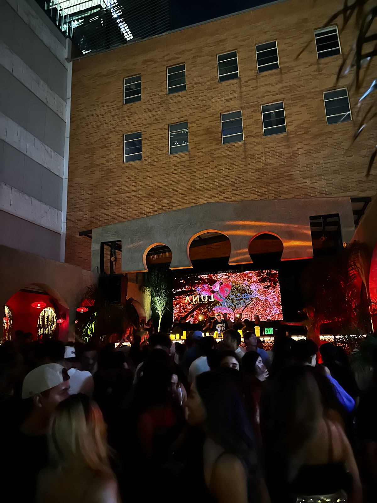 LUNA Rooftop — photo 6