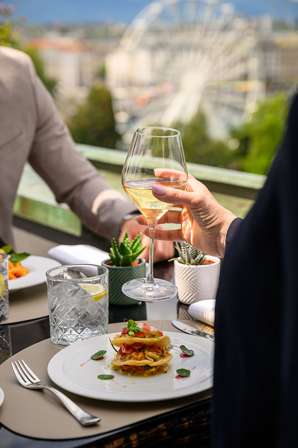 MET Rooftop Lounge - Hôtel Métropole — photo 6