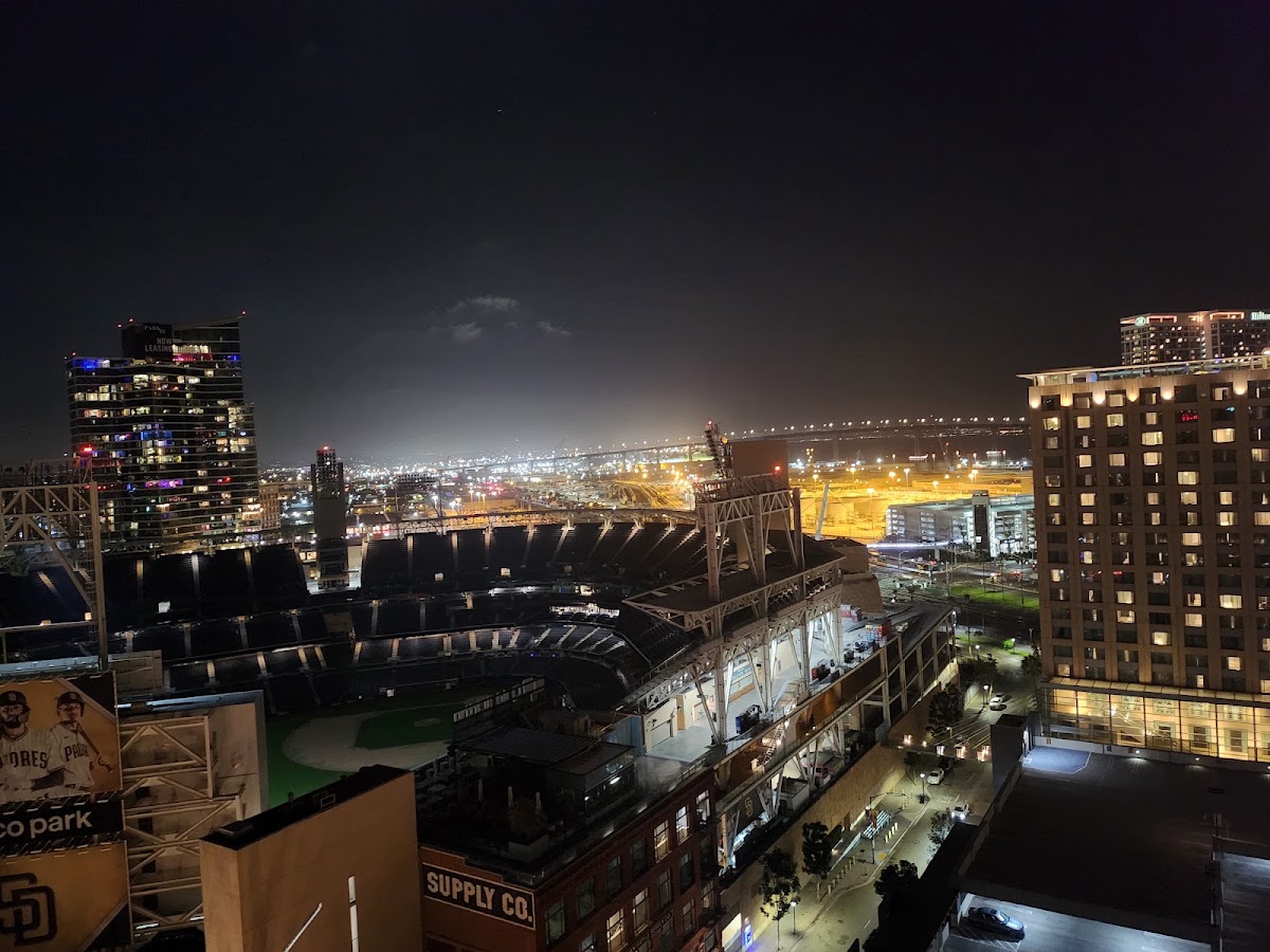 Altitude Sky Lounge — photo 6