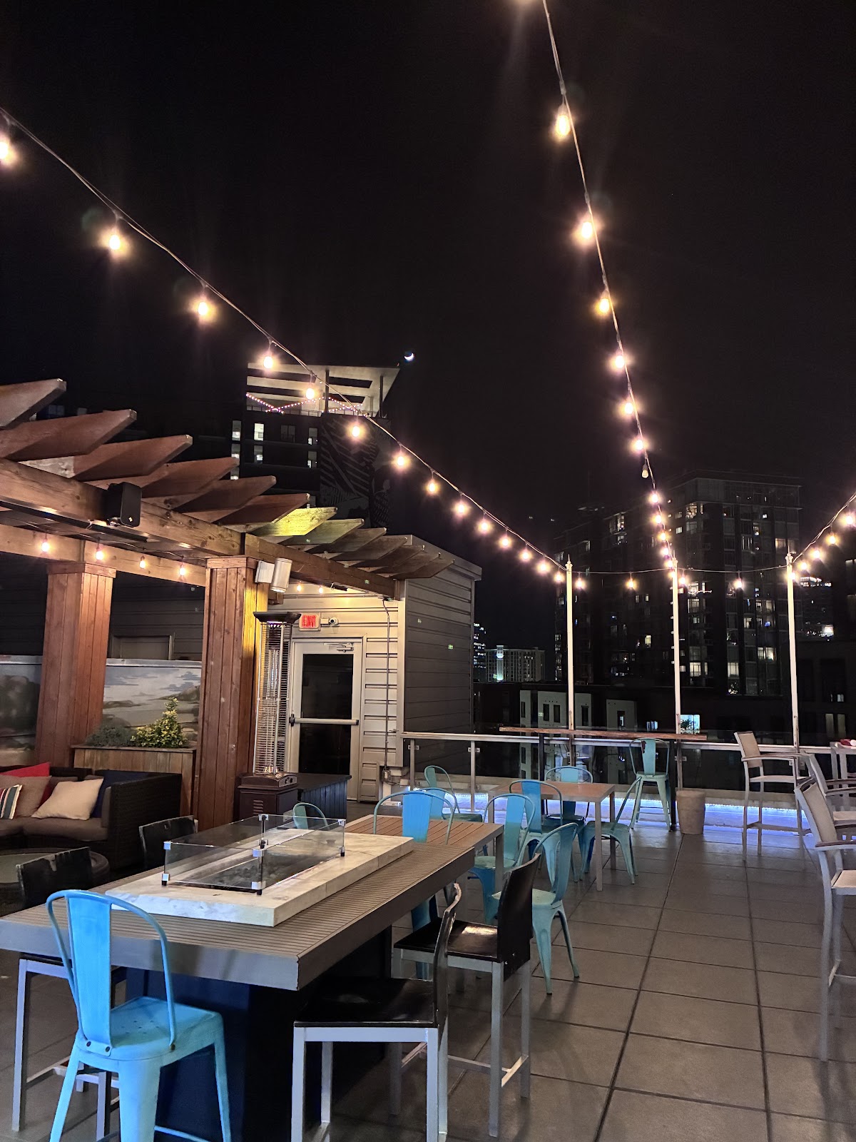 UP, Rooftop Table & Tavern — photo 6