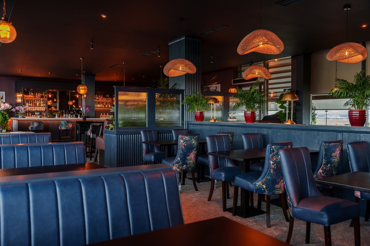 Runway 28 Rooftop Bar & Restaurant — photo 6