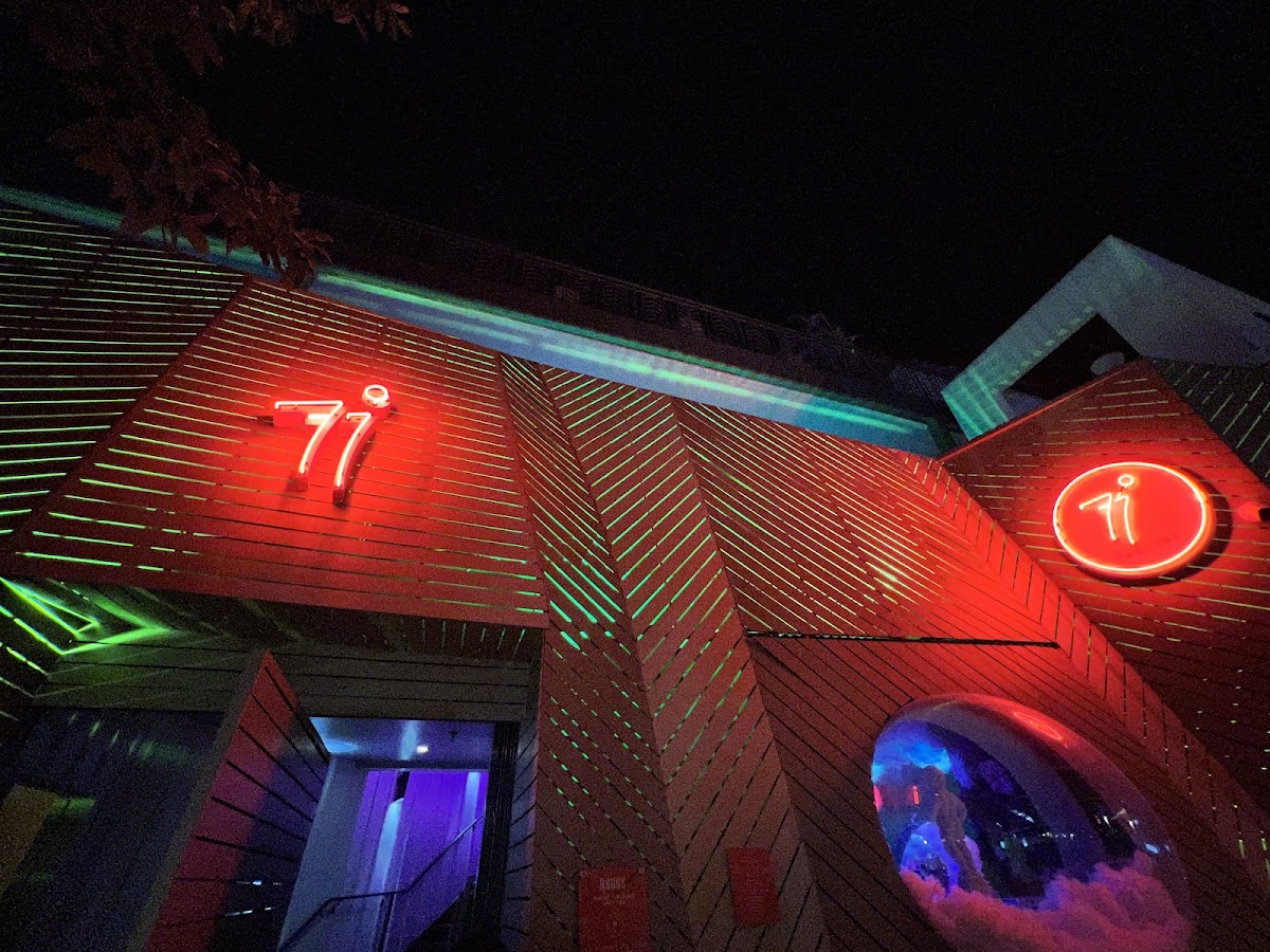 77° Rooftop Patio Bar — photo 6