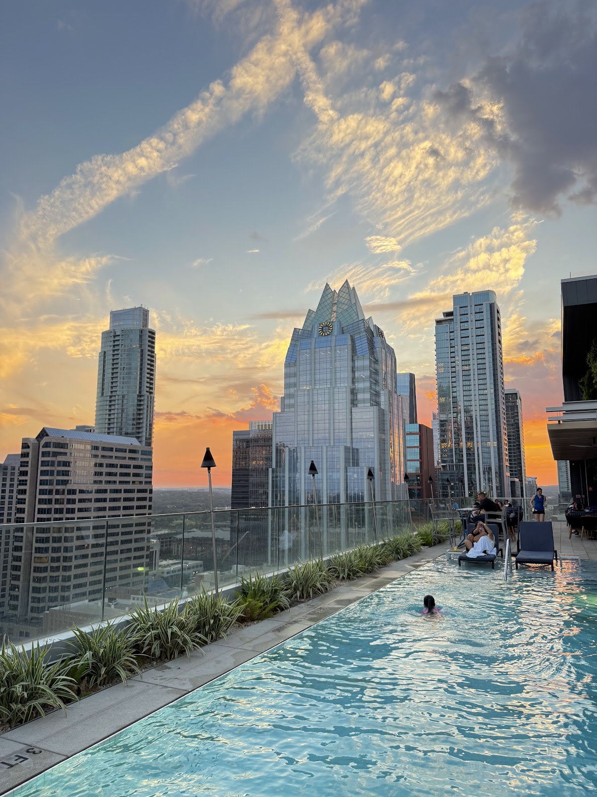 Azul Rooftop Bar and Lounge — photo 6