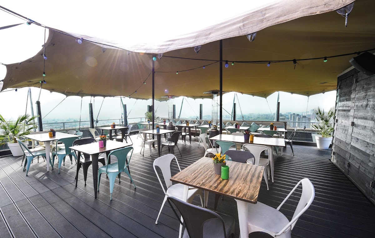 Floor 17 rooftop view
