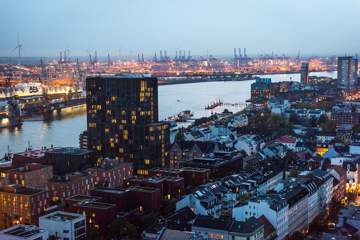 Empire Riverside Hotel Hamburg rooftop view