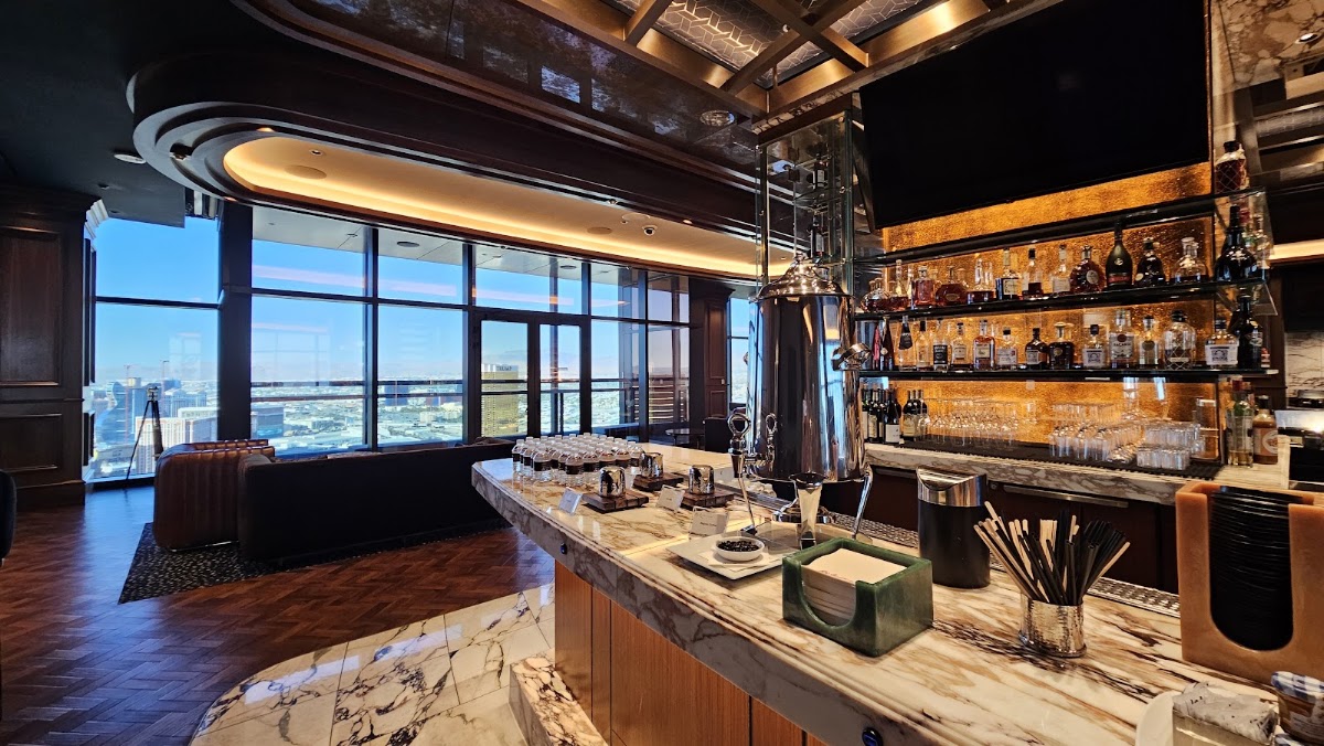 Allē Lounge on 66 rooftop view