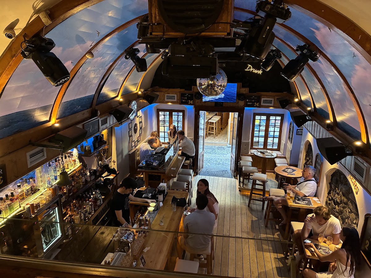 2 Brothers Bar Santorini rooftop view